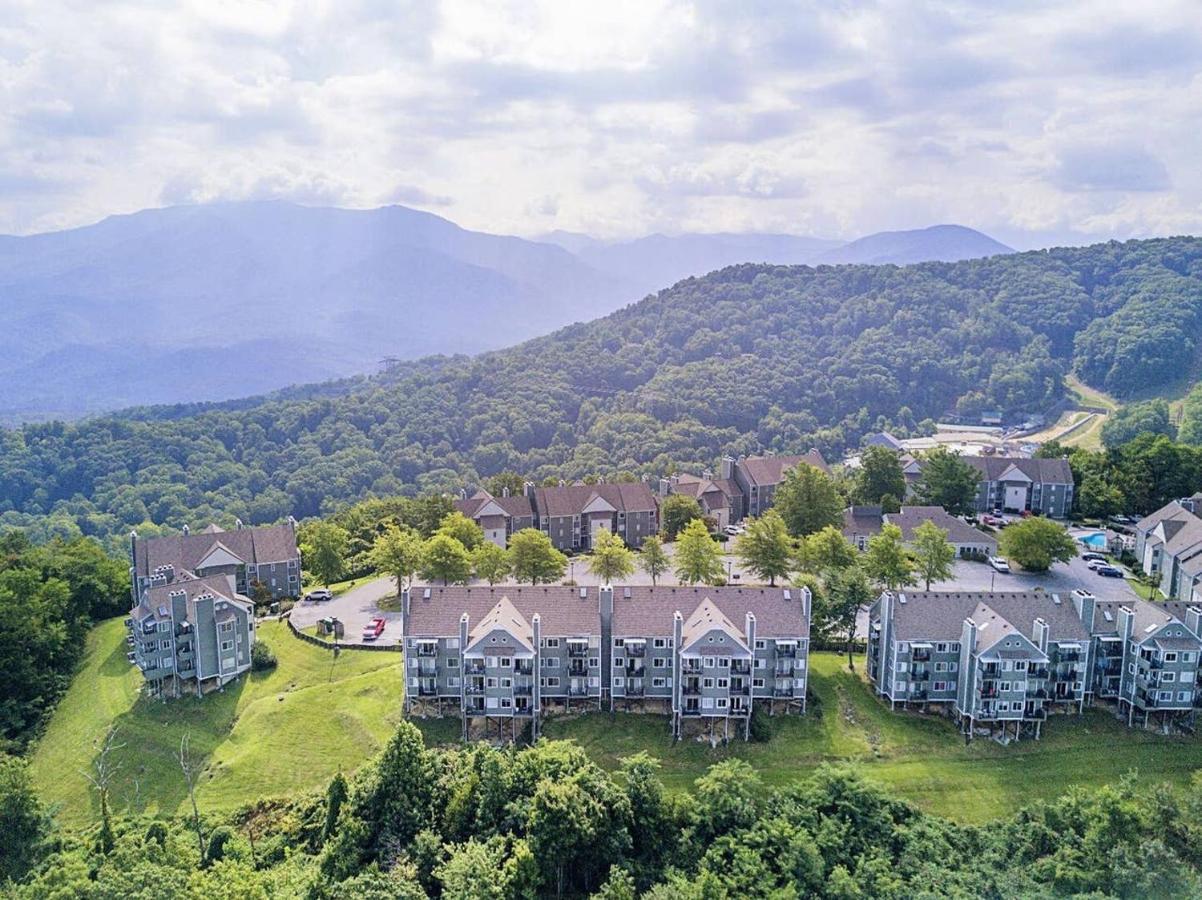 Sky High Views!!-Peak Mountaintop-Outdoor Pool-Close To Downtown-Private Balcony-Wifi-Cable Гатлинбург Экстерьер фото