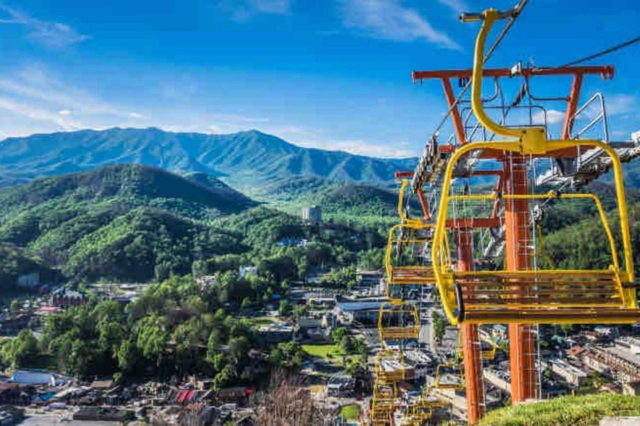 Sky High Views!!-Peak Mountaintop-Outdoor Pool-Close To Downtown-Private Balcony-Wifi-Cable Гатлинбург Экстерьер фото