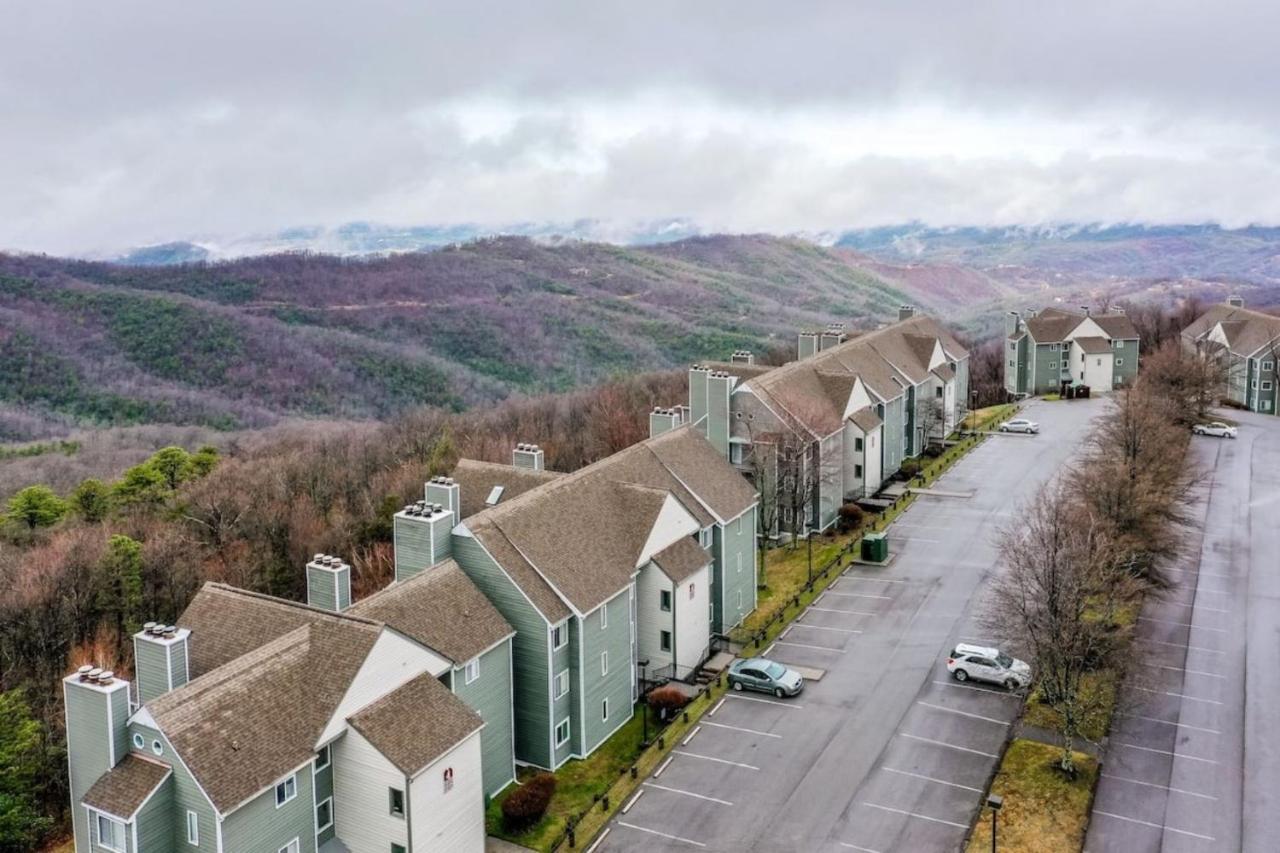 Sky High Views!!-Peak Mountaintop-Outdoor Pool-Close To Downtown-Private Balcony-Wifi-Cable Гатлинбург Экстерьер фото