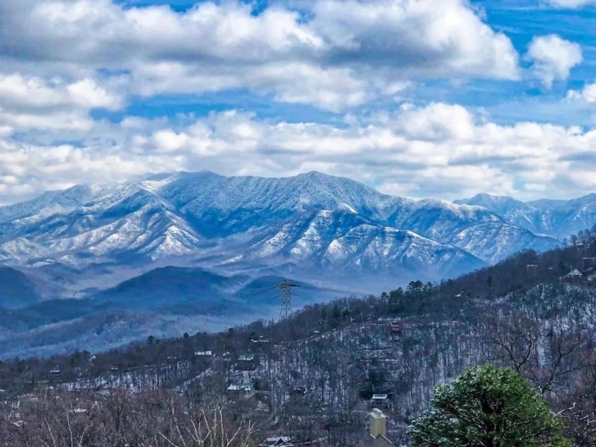 Sky High Views!!-Peak Mountaintop-Outdoor Pool-Close To Downtown-Private Balcony-Wifi-Cable Гатлинбург Экстерьер фото